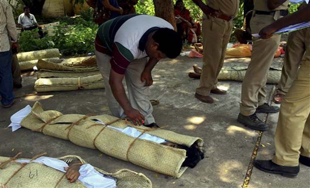 Indian policemen stand near dead bodies of victims of a stampede during a Hindu religious bathing festival on the bank of the Godavari River in Rajahmundry, Andhra Pradesh. (Photo: PTI) Indian policemen stand near dead bodies of victims of a stampede during a Hindu religious bathing festival on the bank of the Godavari River in Rajahmundry, Andhra Pradesh. (Photo: PTI)