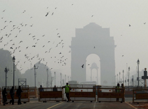 Dense fog cover at India Gate, New Delhi (Photo: DC) Dense fog cover at India Gate, New Delhi (Photo: DC)
