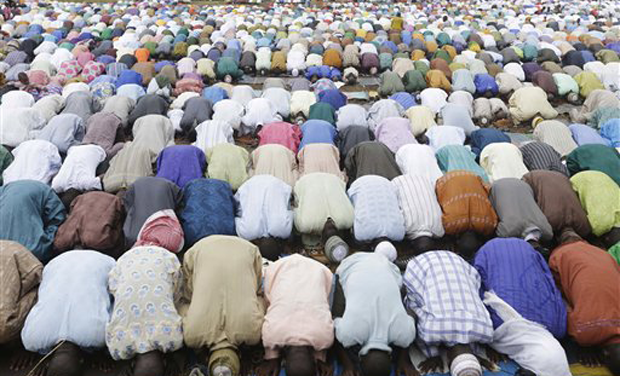 Nigeria Muslims attend Eid al-Fitr prayer (Photo: AP) Nigeria Muslims attend Eid al-Fitr prayer (Photo: AP)