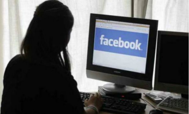 Recent reports state that a new Facebook bug allowed hackers to delete photos from your Facebook profile (Photo: AP) Recent reports state that a new Facebook bug allowed hackers to delete photos from your Facebook profile (Photo: AP)
