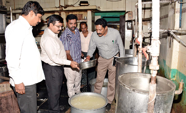 Food safety department officials inspect a private-run canteen in Madras Medical College on Wednesday. (Photo: DC) Food safety department officials inspect a private-run canteen in Madras Medical College on Wednesday. (Photo: DC)