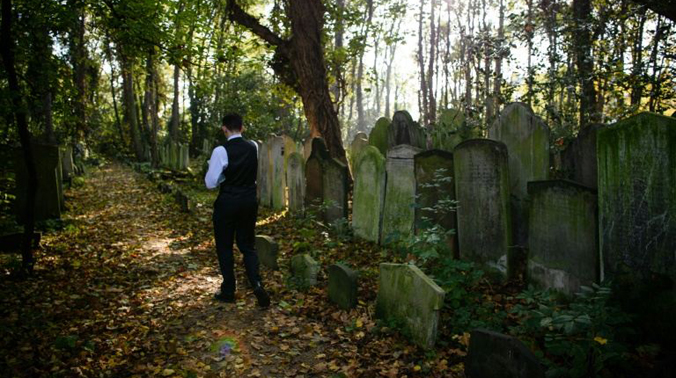 Sheldon Goodman recognises his hobby, and its association with death, can be perceived as strange, even in Britain, which is renowned for its weird pastimes (Photo: AFP) Sheldon Goodman recognises his hobby, and its association with death, can be perceived as strange, even in Britain, which is renowned for its weird pastimes (Photo: AFP)
