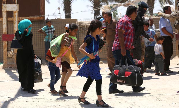 Iraqis fleeing from their hometown of Ramadi. (Photo: AP) Iraqis fleeing from their hometown of Ramadi. (Photo: AP)
