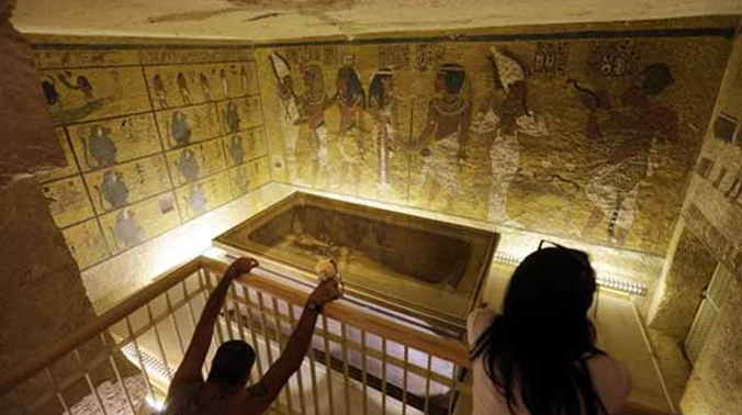 Tourists look at the tomb of King Tut as it is displayed in a glass case at the Valley of the Kings in Luxor, Egypt. (Photo: AP) Tourists look at the tomb of King Tut as it is displayed in a glass case at the Valley of the Kings in Luxor, Egypt. (Photo: AP)