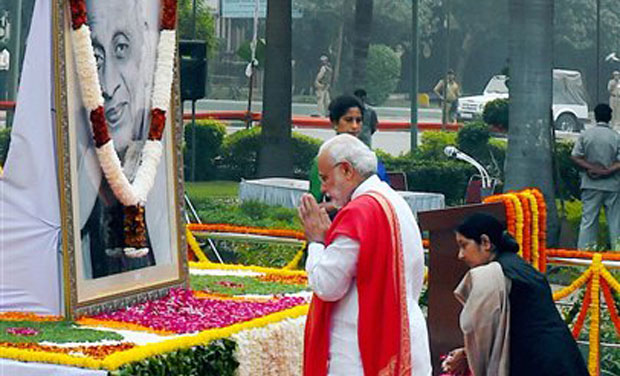 Prime Minister Narendra Modi paying tribute to Sardar Vallabhbhai Patel on the occasion of his birth anniversary at Patel Chowk in New Delhi on Friday. (Photo: PTI) Prime Minister Narendra Modi paying tribute to Sardar Vallabhbhai Patel on the occasion of his birth anniversary at Patel Chowk in New Delhi on Friday. (Photo: PTI)