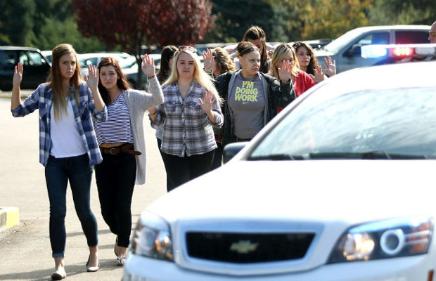 Students, staff and faculty are evacuated from Umpqua Community College in Roseburg, Oregon, after a deadly at the school on October 1, 2015.(Photo: AFP) Students, staff and faculty are evacuated from Umpqua Community College in Roseburg, Oregon, after a deadly at the school on October 1, 2015.(Photo: AFP)