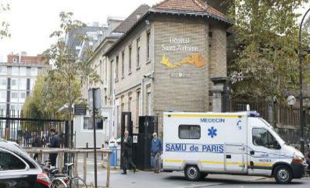 A van of the emergency ambulance service leaves the Saint-Antoine hospital in Paris (Photo: AFP) A van of the emergency ambulance service leaves the Saint-Antoine hospital in Paris (Photo: AFP)
