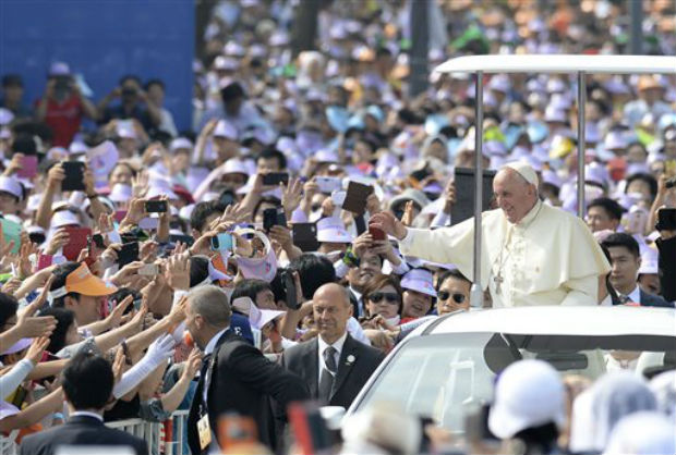 Pope Francis on the popemobile, is greeted by the faithful upon arrival for the beatification mass of Paul Yun Ji-Chung and his 123 martyr companions, in Seoul, South Korea. (Photo: AP) Pope Francis on the popemobile, is greeted by the faithful upon arrival for the beatification mass of Paul Yun Ji-Chung and his 123 martyr companions, in Seoul, South Korea. (Photo: AP)