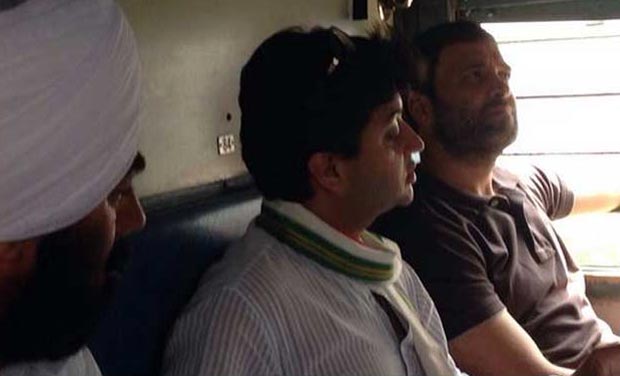 Congress vice president Rahul Gandhi travels by train to Punjab (Photo: Twitter) Congress vice president Rahul Gandhi travels by train to Punjab (Photo: Twitter)
