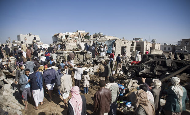 People search for survivors under the rubble of houses destroyed by Saudi airstrikes near Sanaa Airport, Yemen (Photo: AP) People search for survivors under the rubble of houses destroyed by Saudi airstrikes near Sanaa Airport, Yemen (Photo: AP)
