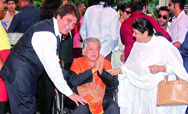Raj Babbar with Shashi Kapoor Raj Babbar with Shashi Kapoor