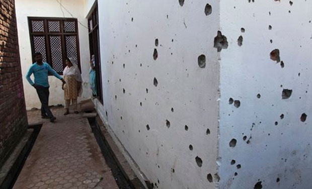 Indian villagers look at one of the houses damaged in firing by Pakistani troops at Village Nanga, in Ramgarh sector of Jammu and Kashmir. (Photo: AP)
Indian villagers look at one of the houses damaged in firing by Pakistani troops at Village Nanga, in Ramgarh sector of Jammu and Kashmir. (Photo: AP) 