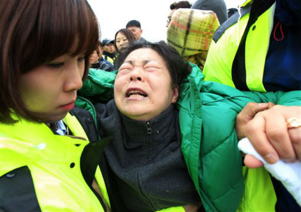 A relative of a passenger aboard the sunken ferry Sewol in the water off the southern coast, weeps as she waits for her missing loved one at a port in Jindo, South Korea, on Saturday. (Photo: AP)
A relative of a passenger aboard the sunken ferry Sewol in the water off the southern coast, weeps as she waits for her missing loved one at a port in Jindo, South Korea, on Saturday. (Photo: AP) 