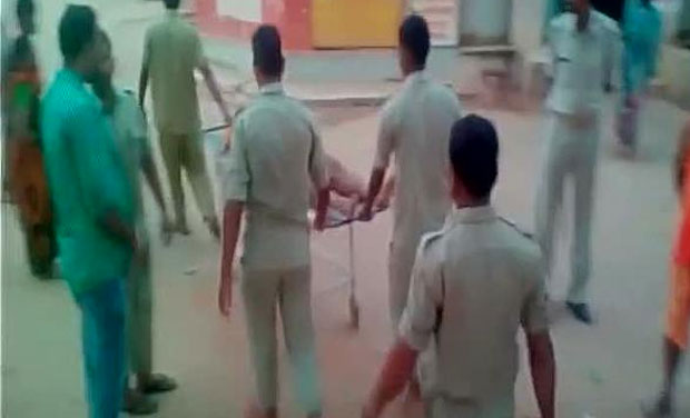 Injured devotees being taken to the hospital (Photo: ANI Twitter) Injured devotees being taken to the hospital (Photo: ANI Twitter)