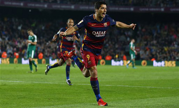 FC Barcelona's Luis Suarez celebrates after scoring against Eibar during a Spanish La Liga soccer match at the Camp Nou stadium in Barcelona, Spain. (Photo: AP) FC Barcelona's Luis Suarez celebrates after scoring against Eibar during a Spanish La Liga soccer match at the Camp Nou stadium in Barcelona, Spain. (Photo: AP)