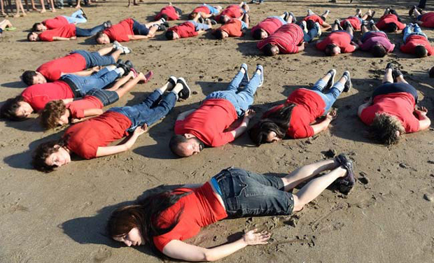 Moroccans in the position of the body of Syrian three-year-old Aylan Kurdi when it was washed ashore. (Photo: AFP) Moroccans in the position of the body of Syrian three-year-old Aylan Kurdi when it was washed ashore. (Photo: AFP)