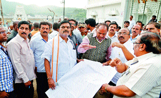 Tirumala joint executive officer K.S. Srinivasa Raju learns about the arrangements for Brahmotsavam in Tirumala on Tuesday. (Photo: Deccan chronicle) Tirumala joint executive officer K.S. Srinivasa Raju learns about the arrangements for Brahmotsavam in Tirumala on Tuesday. (Photo: Deccan chronicle)