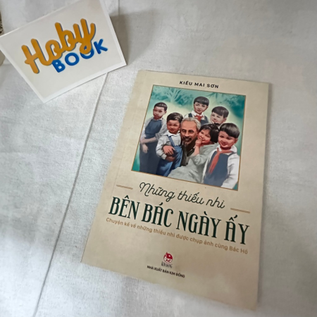 Sách - Những thiếu nhi bên Bác ngày ấy