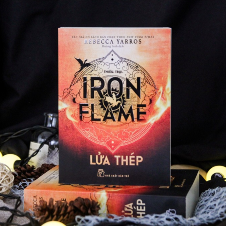 Sách - Iron Flame: Lửa thép