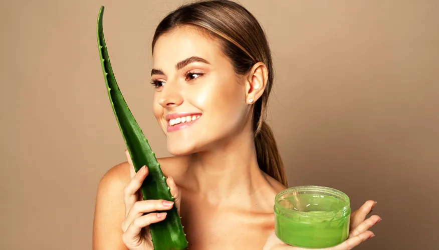 How does aloe vera control oily skin?