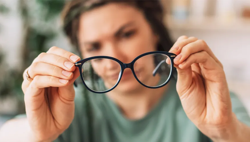 Causes for developing poor eye vision during Childhood, Adulthood and Old Age