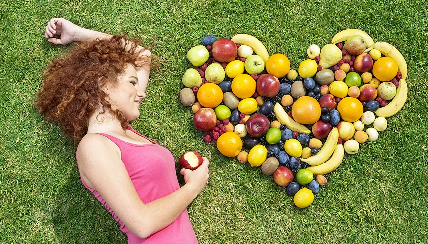 How does eating fruit benefit heart health?
