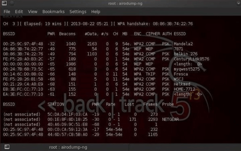 Khung cửa sổ terminal airodump-ng ghi WPA handshake đồng nghĩa với việc gần hoàn thành bẻ khóa