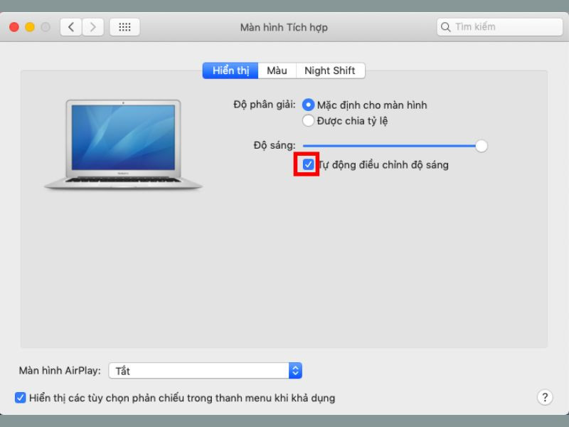 Trong phần cài đặt màn hình, tìm và đánh dấu vào ô Tự động điều chỉnh độ sáng (Automatically adjust brightness).