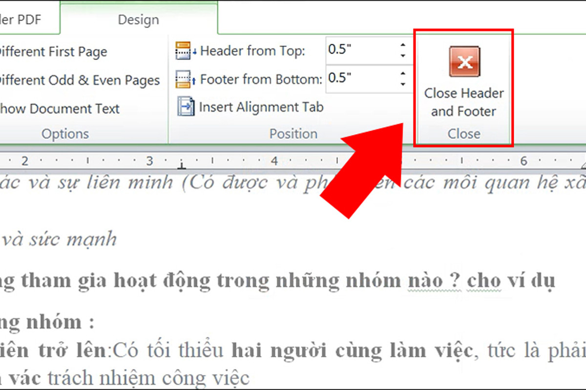 Chọn Close Header and Footer sau khi số trang đã được đánh