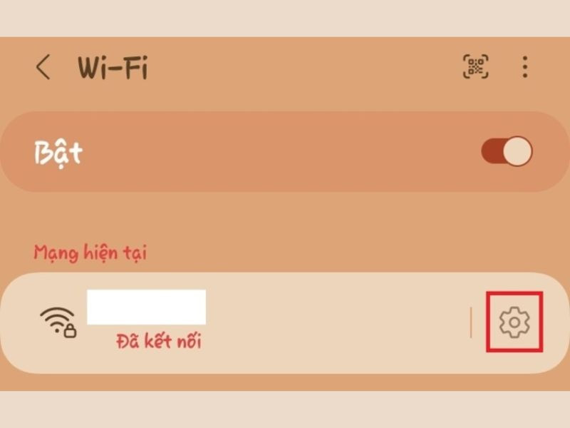 Nhấn giữ biểu tượng bánh răng (Cài đặt) bên cạnh tên mạng WiFi