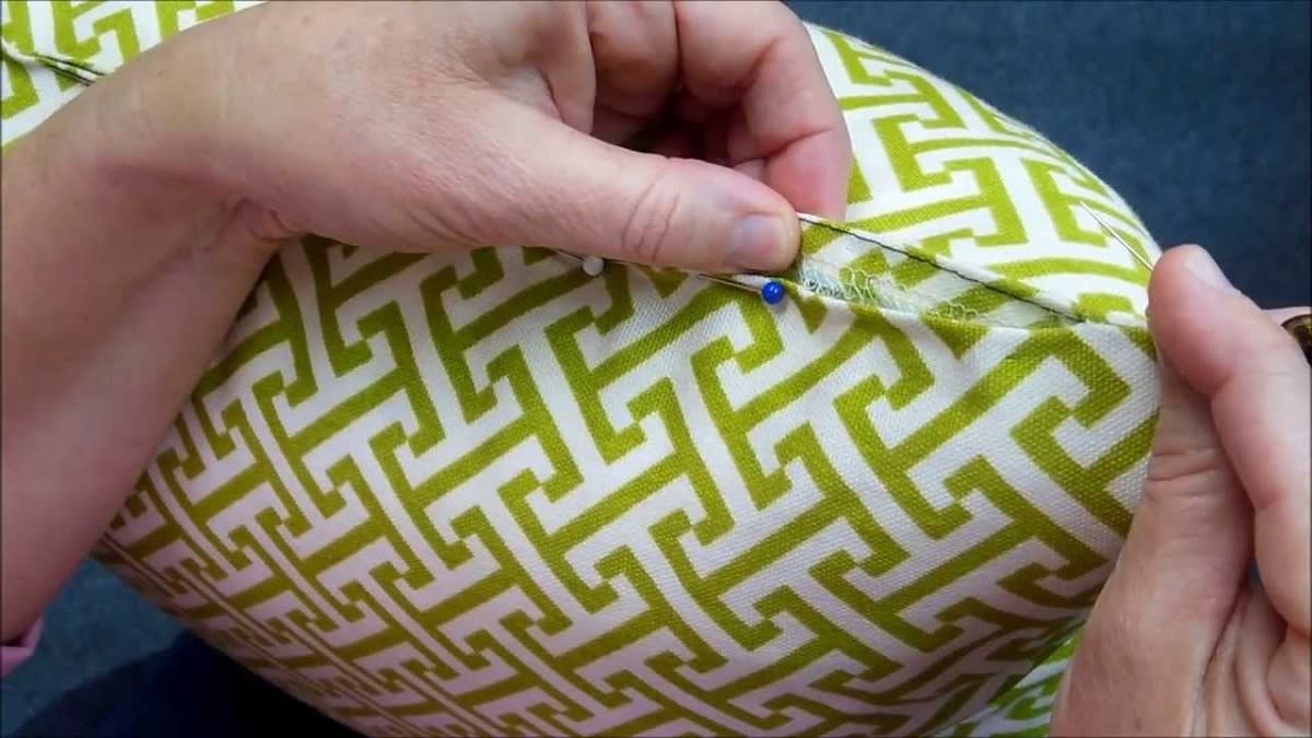 Periksa kondisi bantal dan guling.jpg