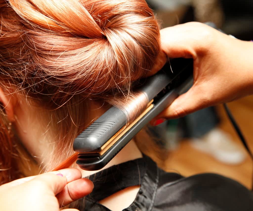 Rambut kering karena cat dan alat tata rambut.jpg