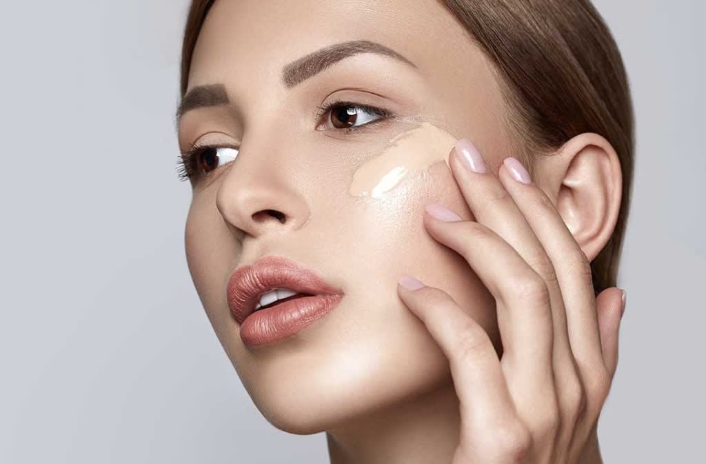 Pilih produk complexion sesuai jenis kulit dan waterproof.jpg