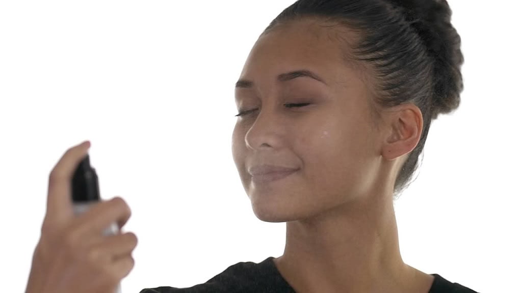 Kunci dengan setting spray atau face mist.jpg