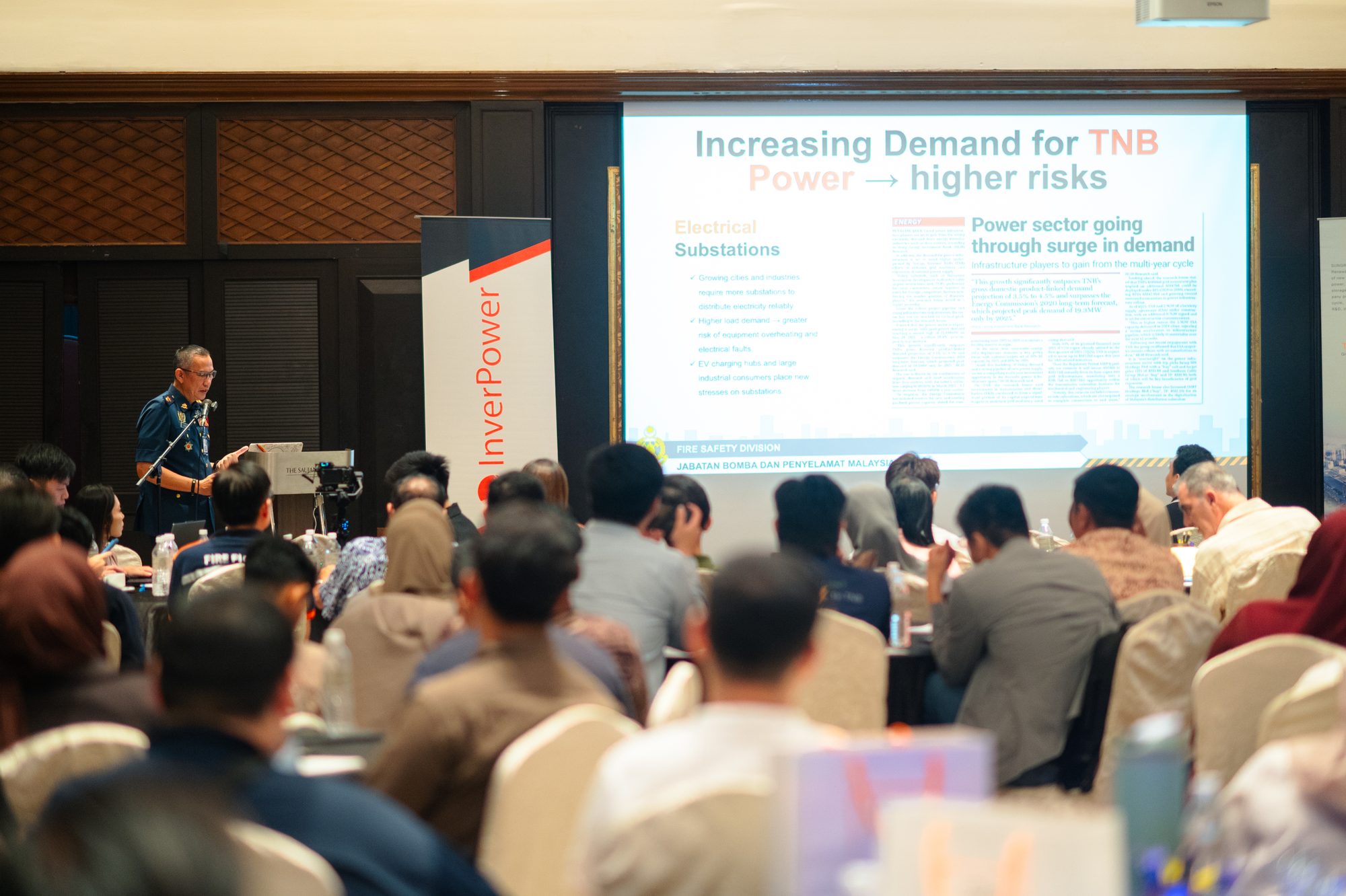 Senior Fire Superintendent Razali bin Mohd Nasir of Bomba's Fire Safety Division presenting at the BESS safety session