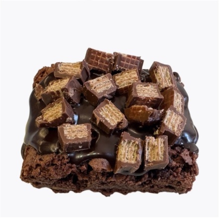 LARGE KITKAT BROWNIE