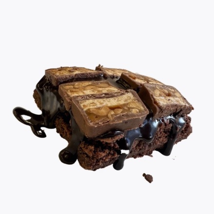 LARGE SNICKERS BROWNIE