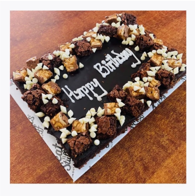 SNICKERS BROWNIE CAKE