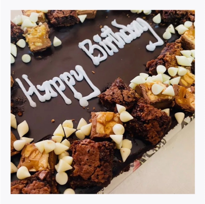 SNICKERS BROWNIE CAKE