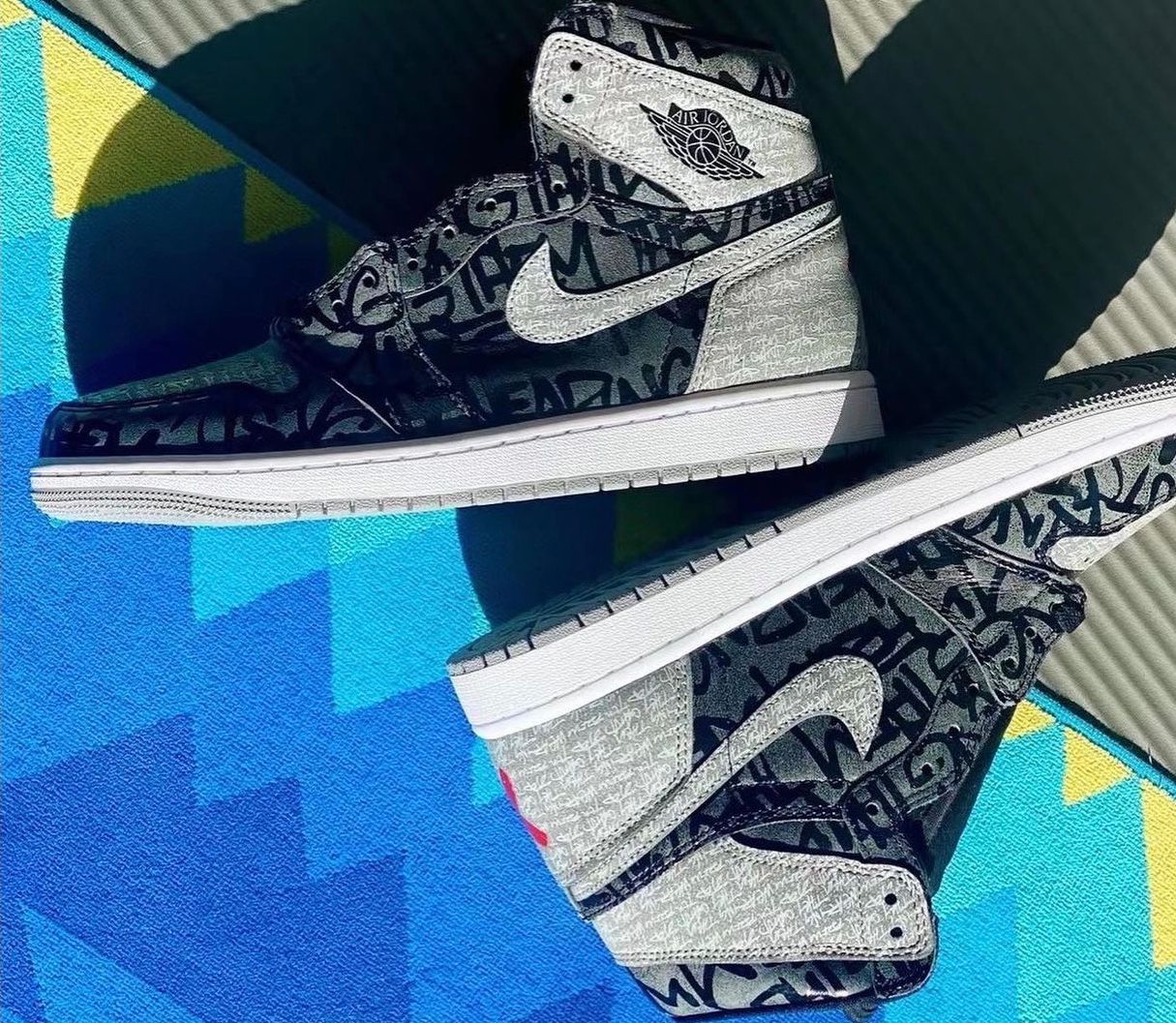 Air-Jordan-1-High-OG-Rebellionaire-555088-036.jpeg