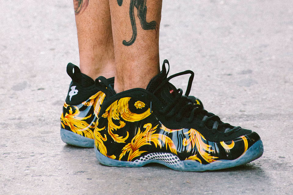 https___hypebeast.com_image_2014_03_supreme-x-nike-air-foamposite-1-0.avif