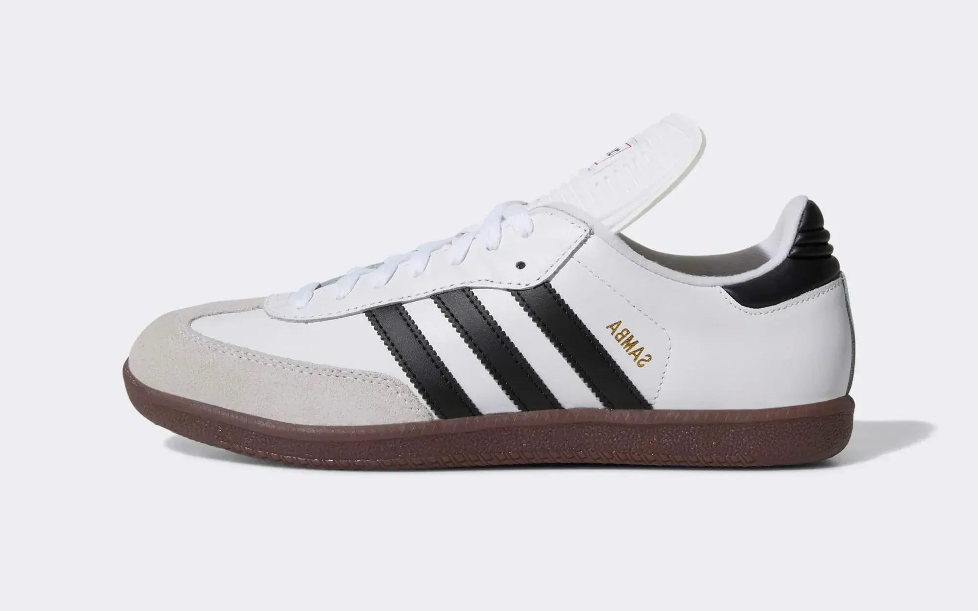samba_classic_shoes_white_772109_01_standard_d4bd308a355543588add2d680b3d82fc_master.webp