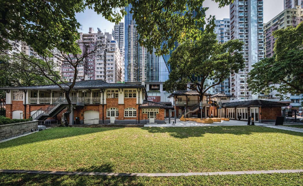 位於北角的「油街實現」是一個結合歷史建築與當代藝術的文化空間，前身為香港皇家遊艇會會所，現為推廣視覺藝術的展覽及活動中心。