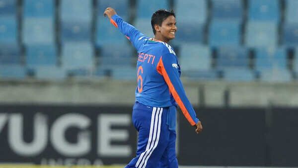 Asia Cup Final 2026: Shree Charani strikes! Sri Lanka four down