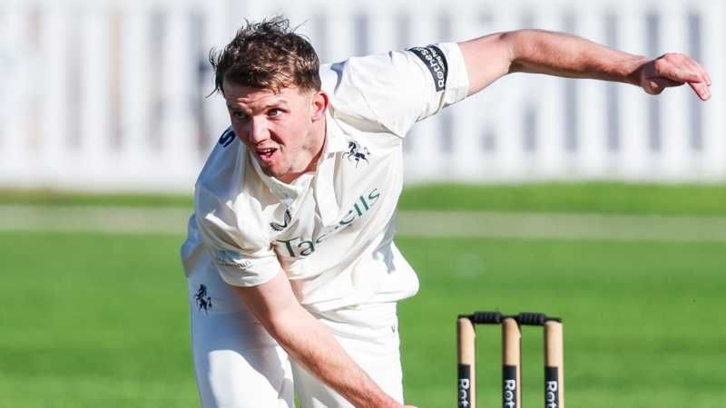 Kent secure promotion with victory over Gloucestershire