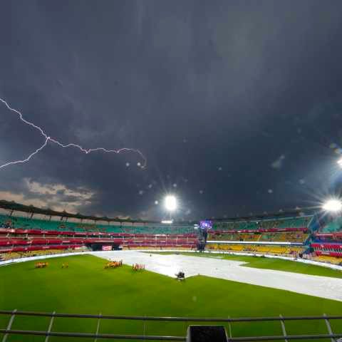 Hardik returns as MI bowl in 11-overs-a-side contest