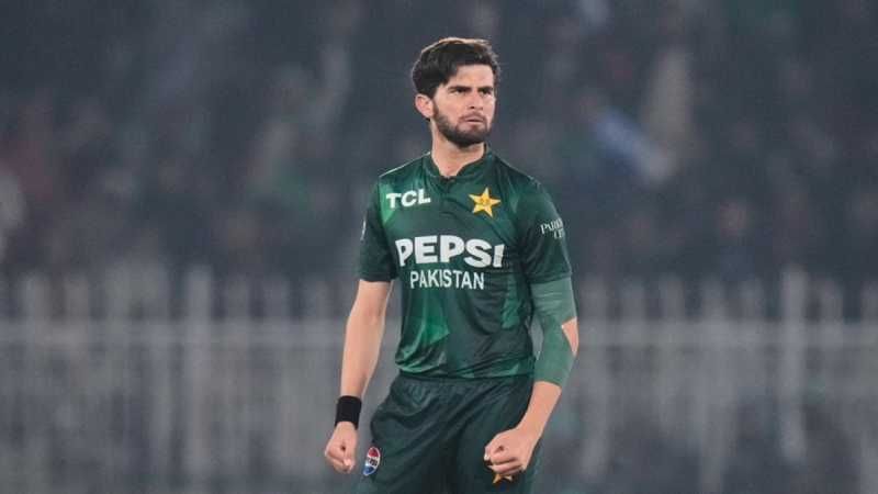 Pakistan opt to bat; three debutants for Australia