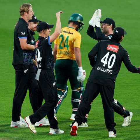 New Zealand bowl, both teams unchanged for decider