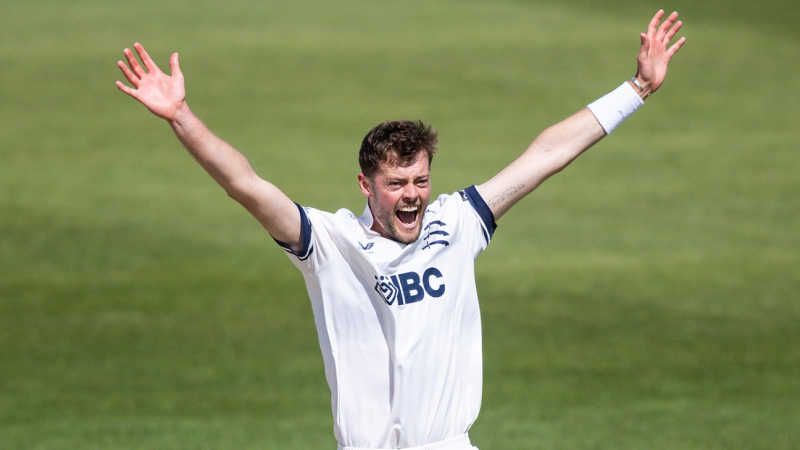 Helm to the fore as Middlesex condemn Lancashire to three-day defeat