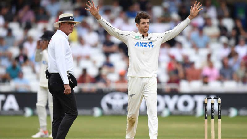 Santner resists BBL temptation to put New Zealand first